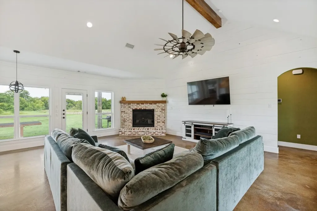 336 Hugh Orr Road Van Alstyne TX 75495