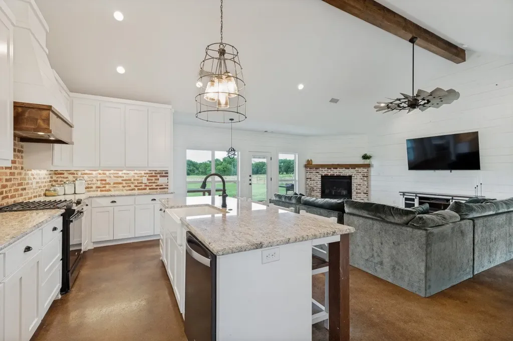 336 Hugh Orr Road Van Alstyne TX 75495