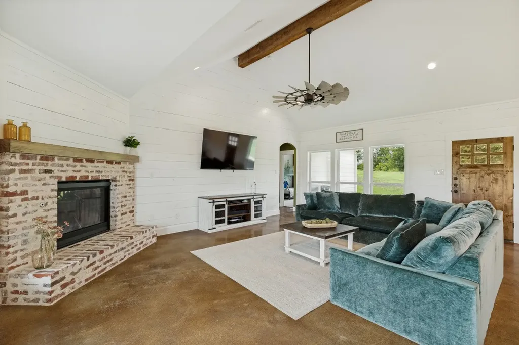 336 Hugh Orr Road Van Alstyne TX 75495