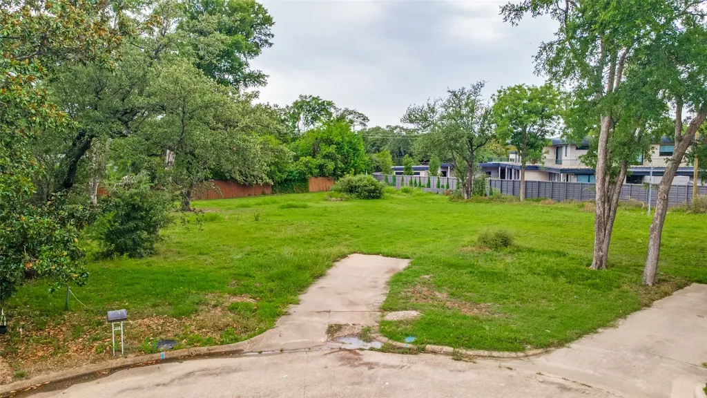 5006 Pebblebrook Drive Dallas TX 75229