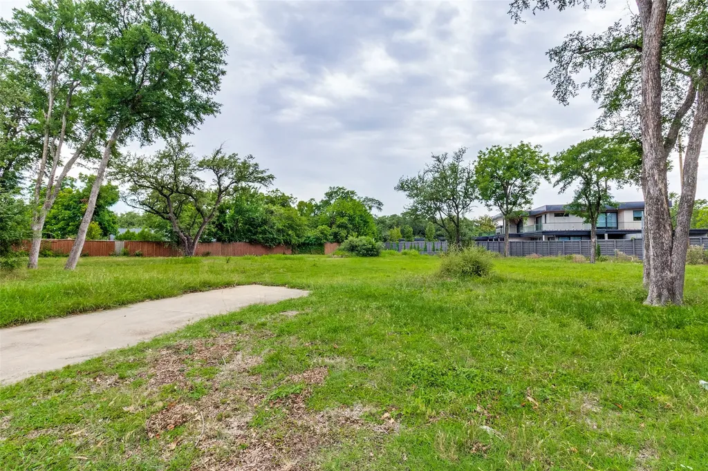 5006 Pebblebrook Drive Dallas TX 75229