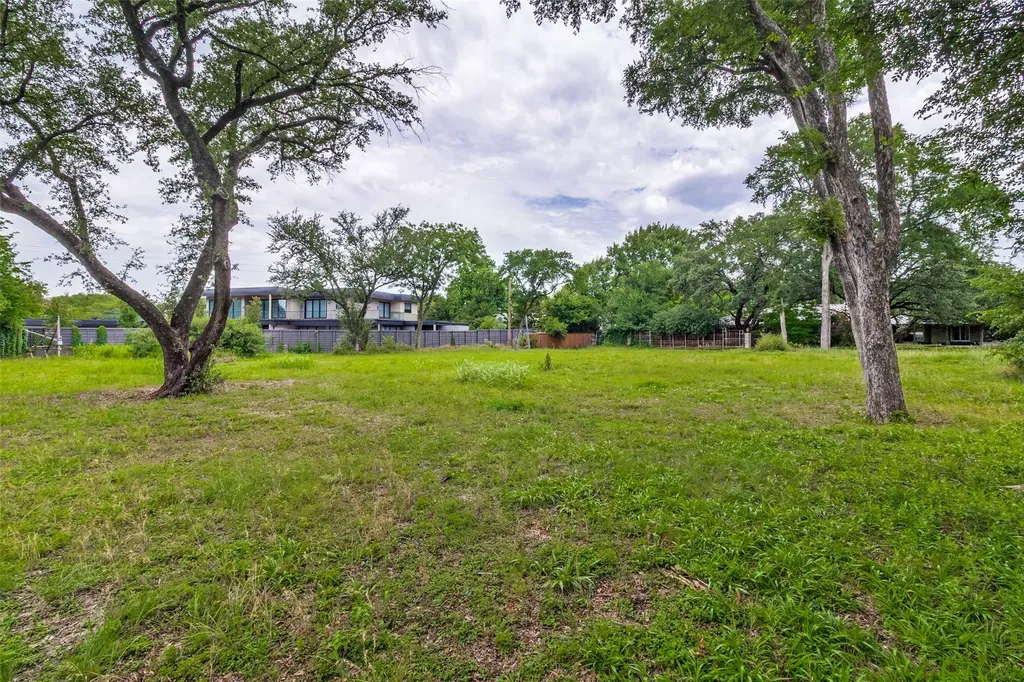 5006 Pebblebrook Drive Dallas TX 75229