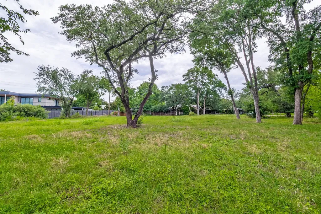 5006 Pebblebrook Drive Dallas TX 75229