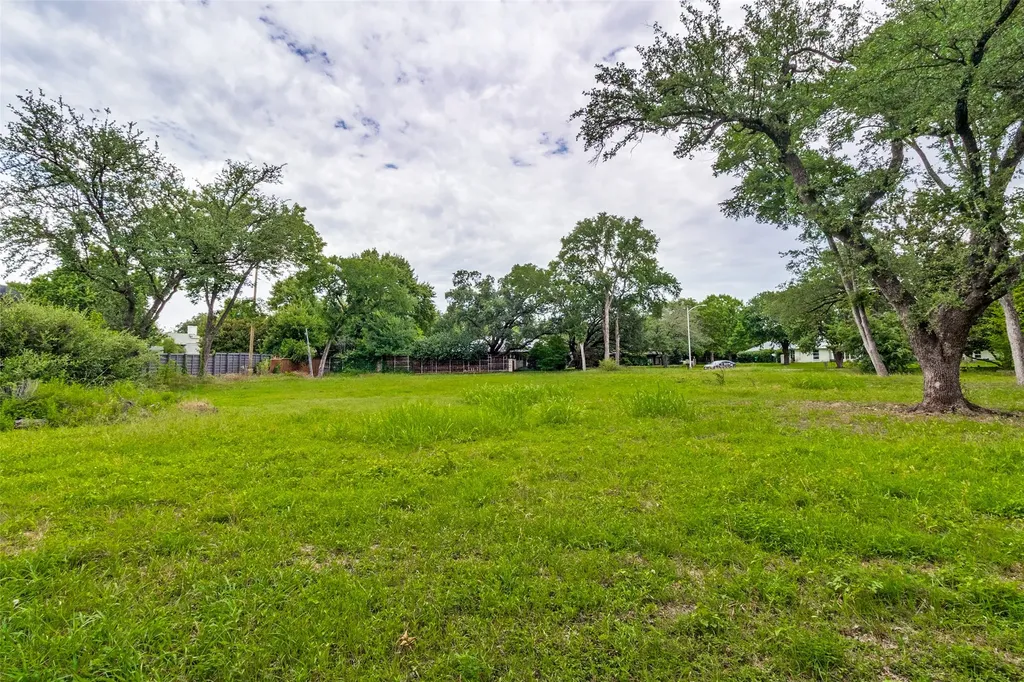 5006 Pebblebrook Drive Dallas TX 75229