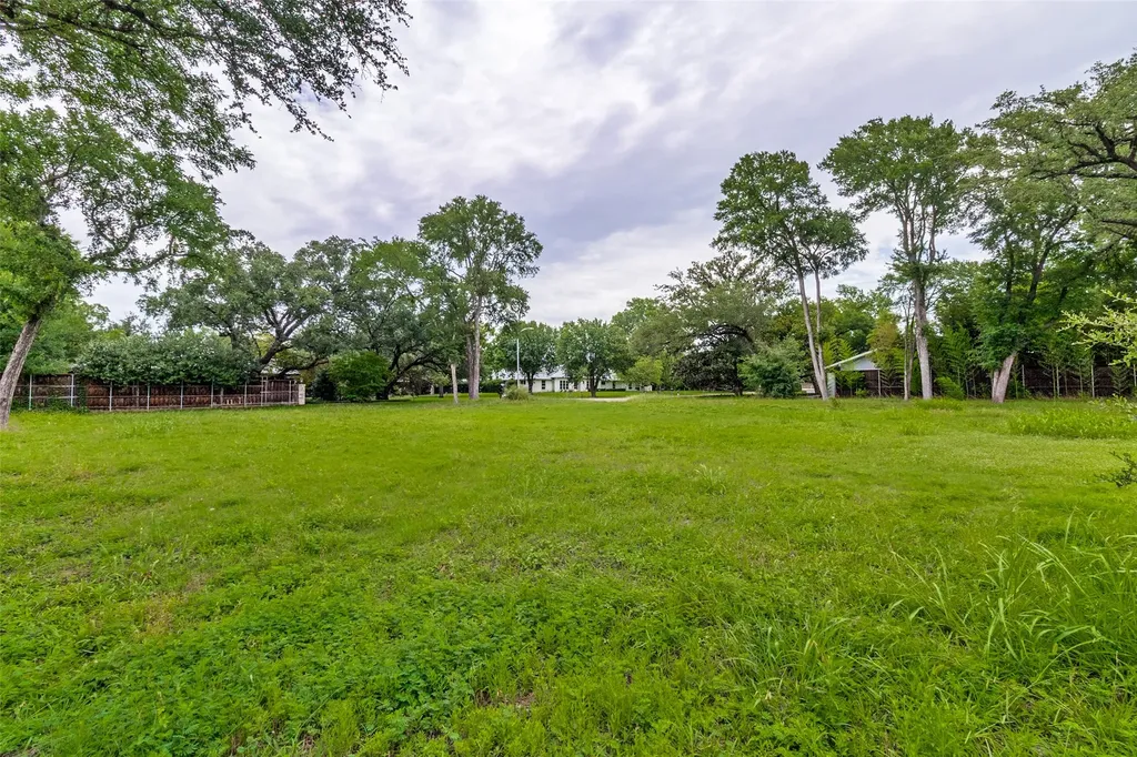 5006 Pebblebrook Drive Dallas TX 75229