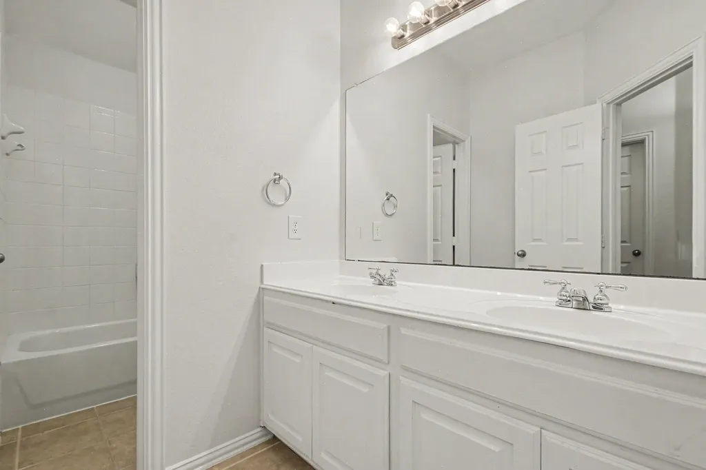 4111 Creek Hill Lane Corinth TX 76208