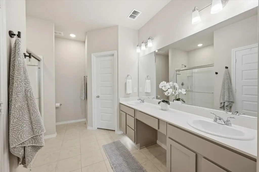 924 Ravenwood Lane Van Alstyne TX 75495