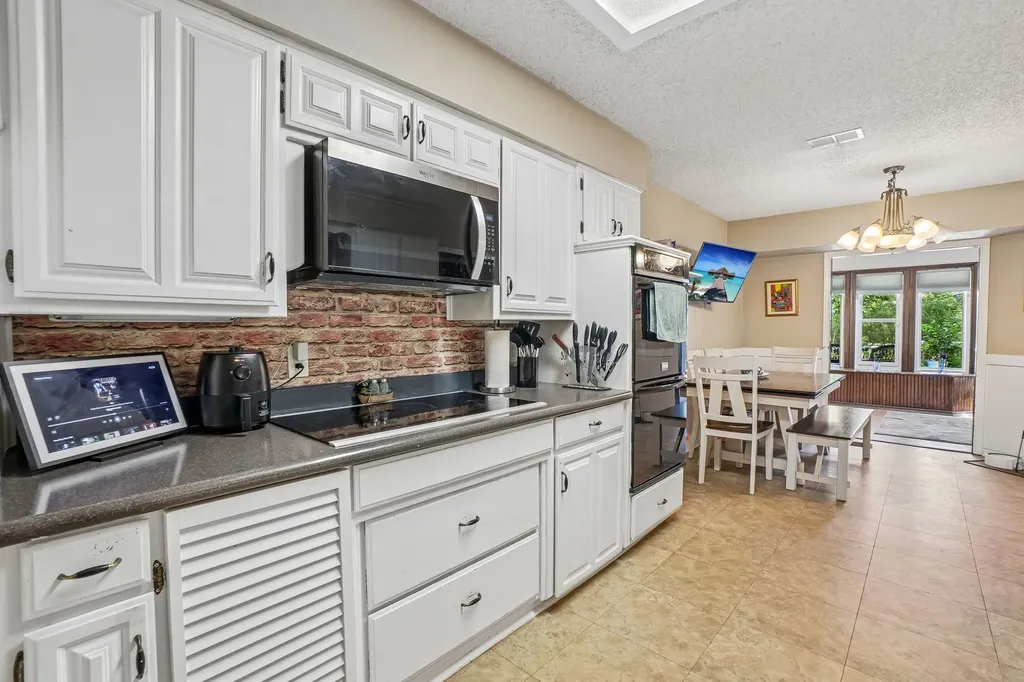 6102 Waterview Drive Arlington TX 76016