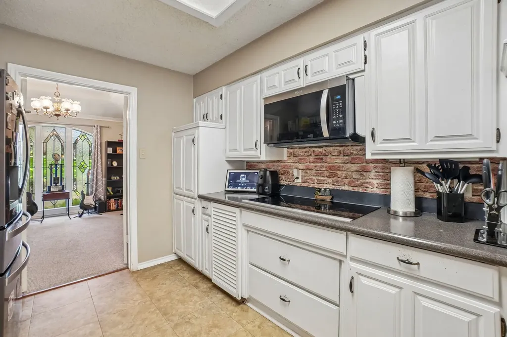 6102 Waterview Drive Arlington TX 76016