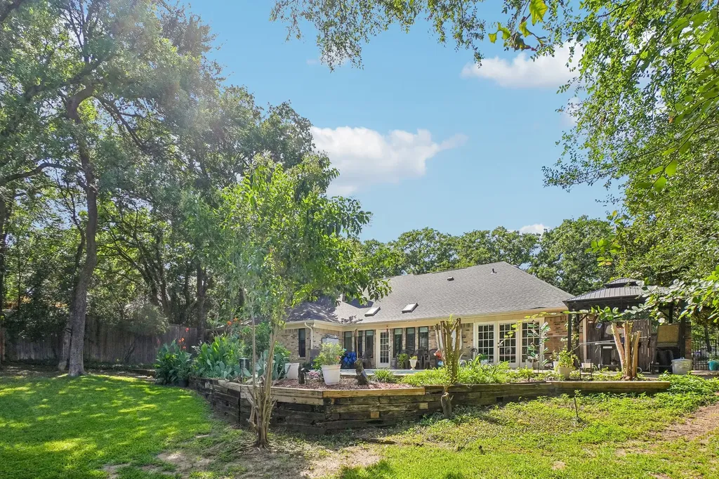 6102 Waterview Drive Arlington TX 76016