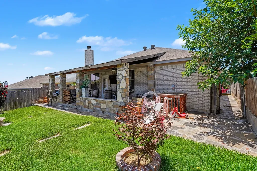 9936 Blue Bell Drive Fort Worth TX 76108