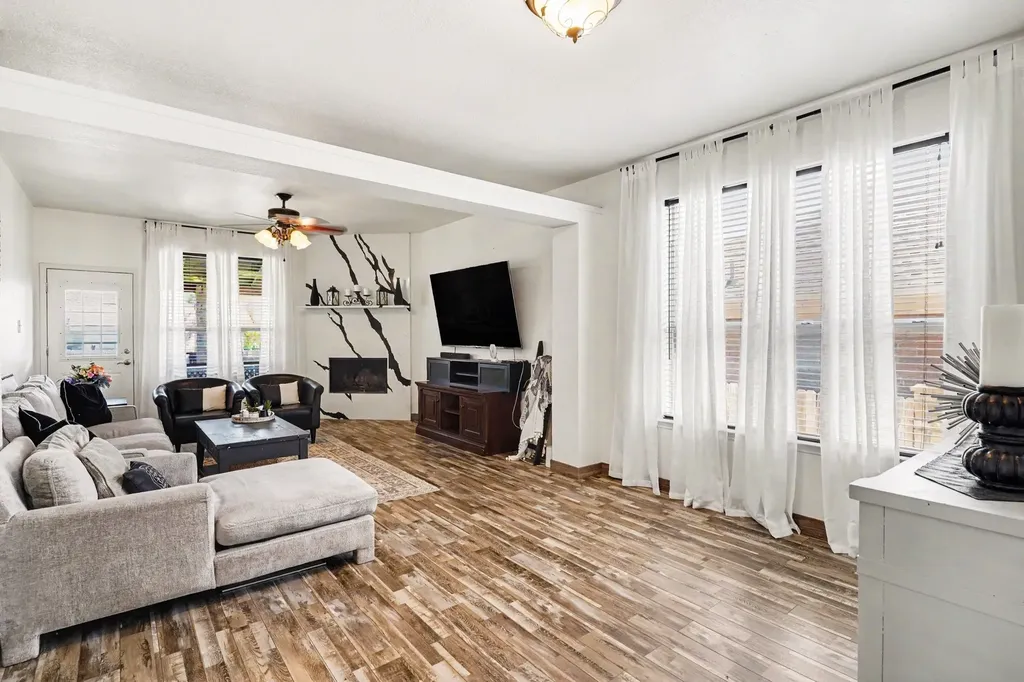 9936 Blue Bell Drive Fort Worth TX 76108