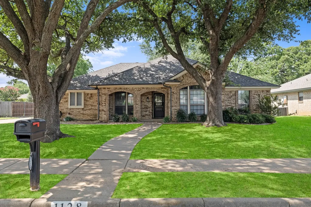 1128 Wingate Drive Bedford TX 76021