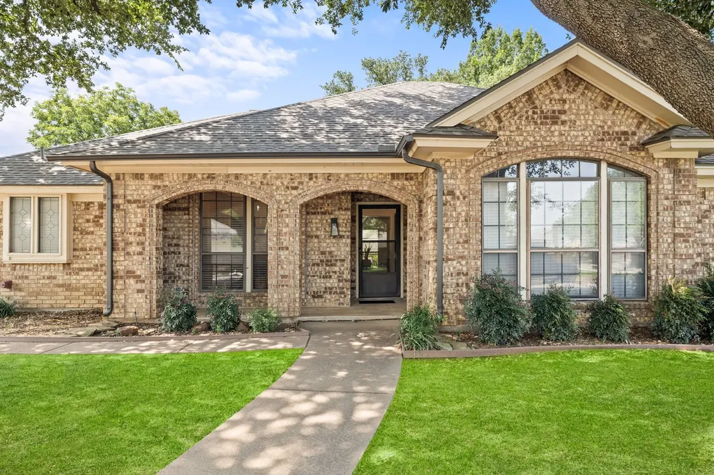 1128 Wingate Drive Bedford TX 76021