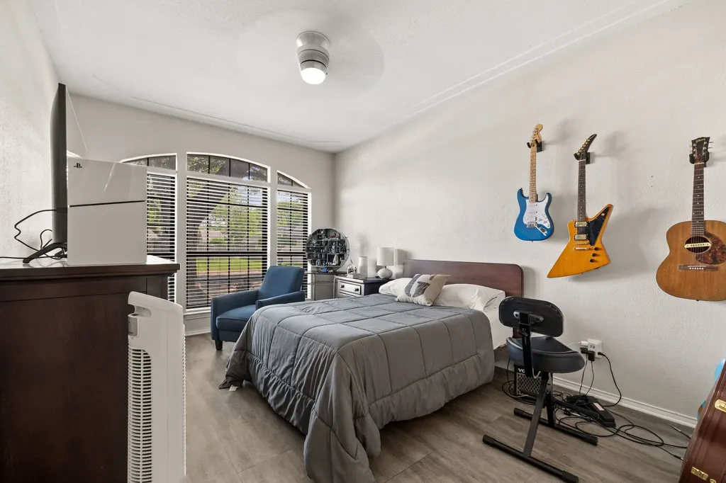 1128 Wingate Drive Bedford TX 76021