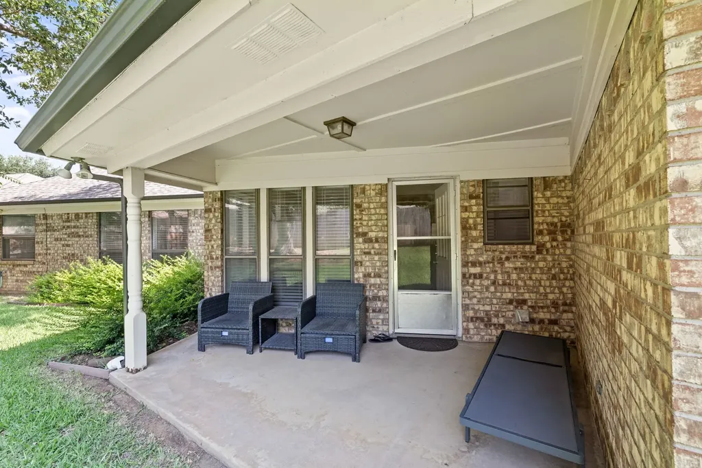 1128 Wingate Drive Bedford TX 76021