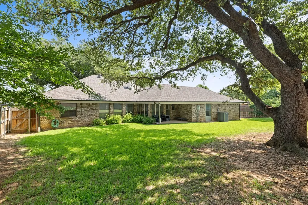 1128 Wingate Drive Bedford TX 76021