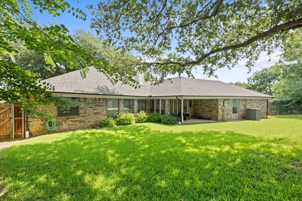 1128 Wingate Drive Bedford TX 76021