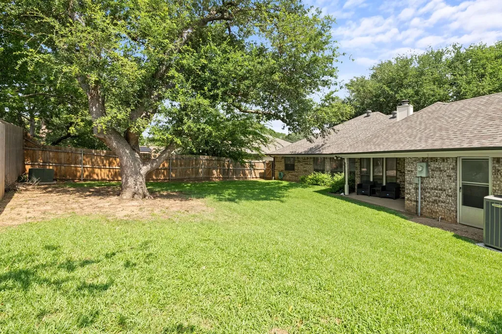 1128 Wingate Drive Bedford TX 76021