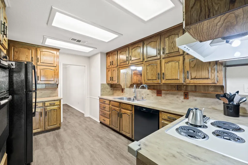 1128 Wingate Drive Bedford TX 76021