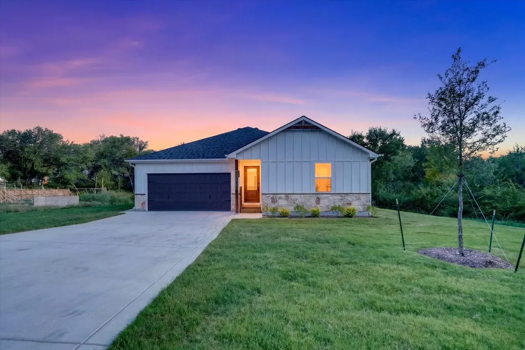 7007 Clarke Drive Lake Worth TX 76135