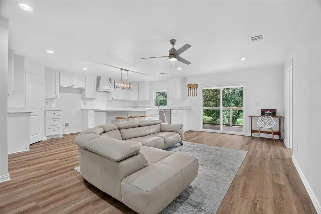 7007 Clarke Drive Lake Worth TX 76135