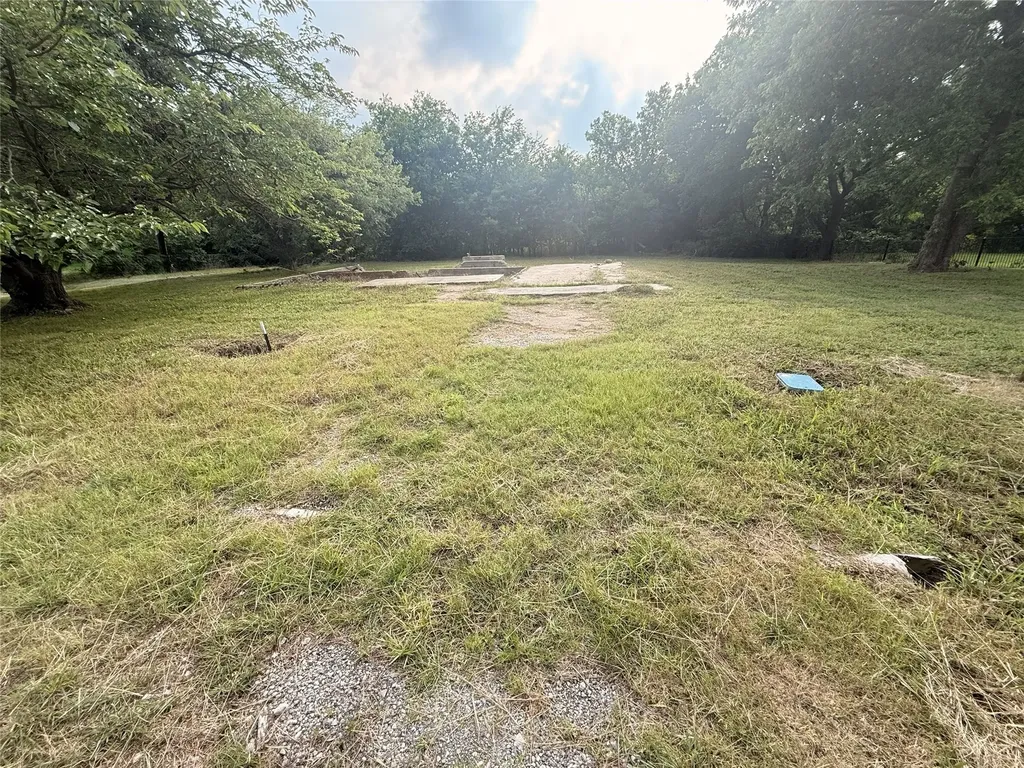 502 N Denison Street Bells TX 75414