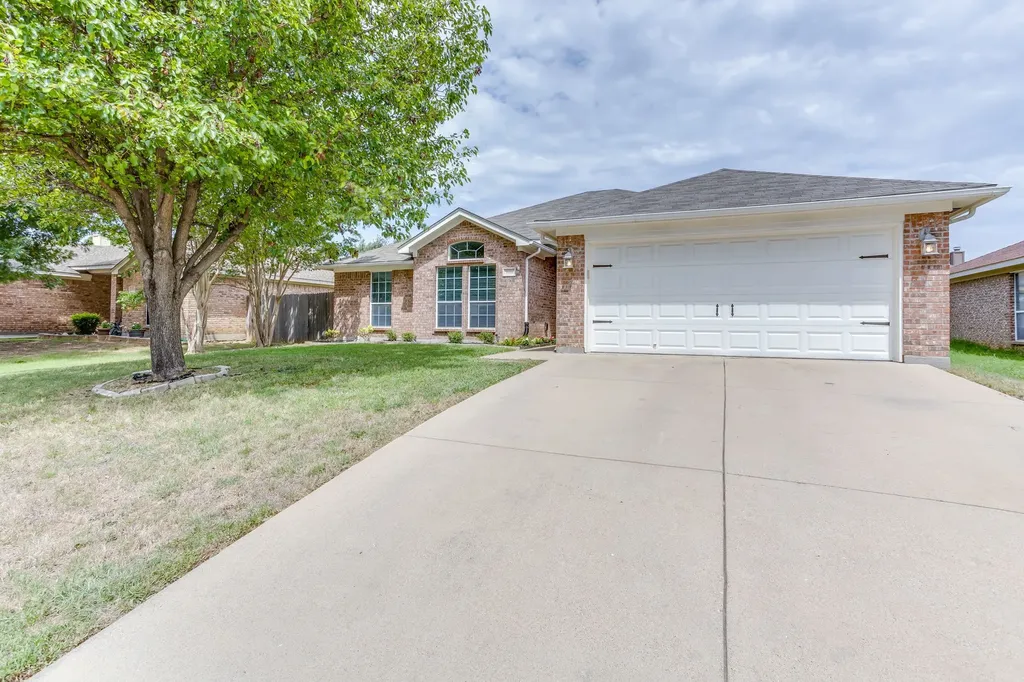 1020 Thistle Meade Circle Burleson TX 76028