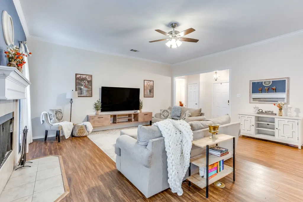 1020 Thistle Meade Circle Burleson TX 76028