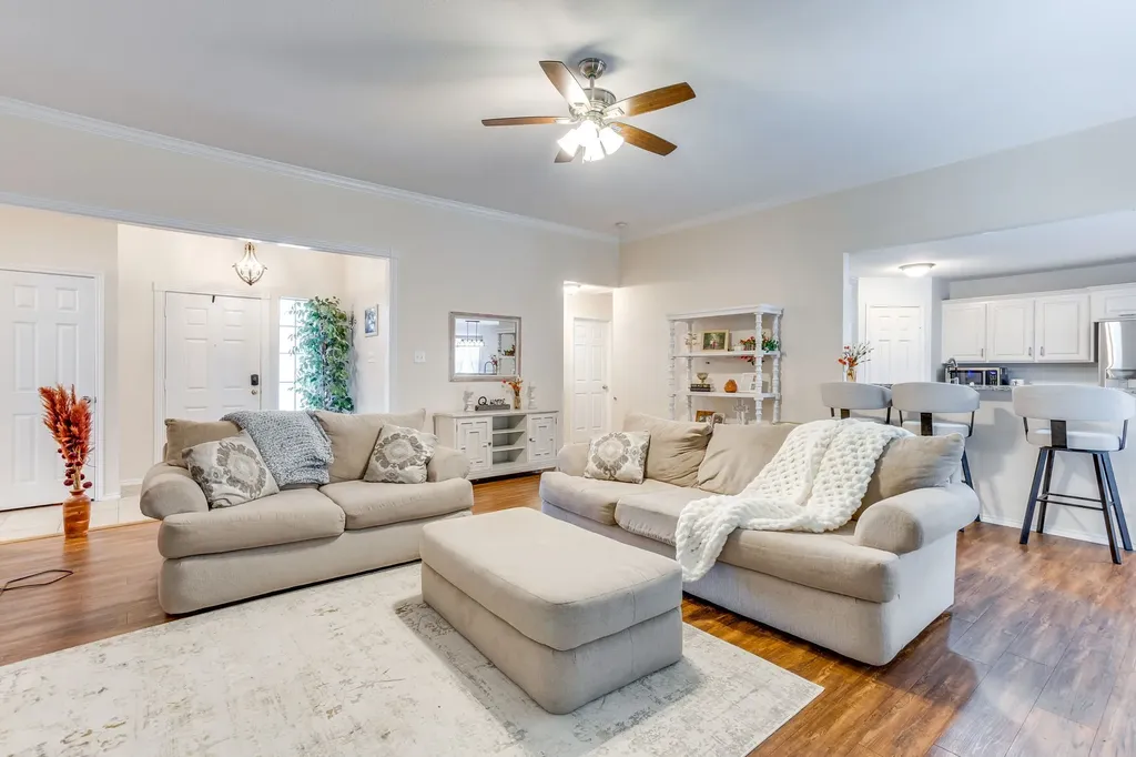 1020 Thistle Meade Circle Burleson TX 76028