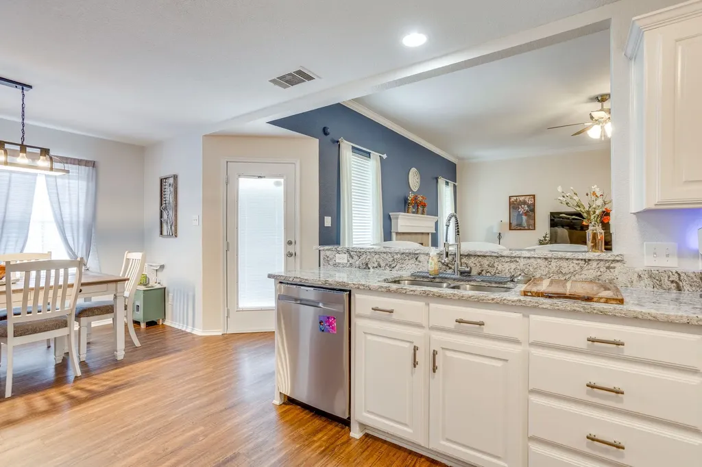1020 Thistle Meade Circle Burleson TX 76028