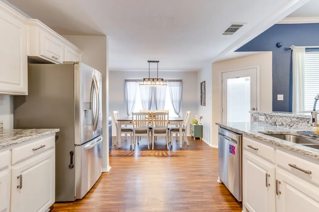 1020 Thistle Meade Circle Burleson TX 76028