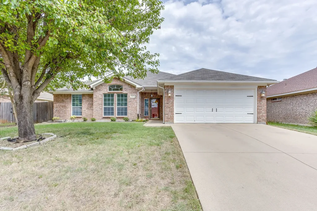 1020 Thistle Meade Circle Burleson TX 76028