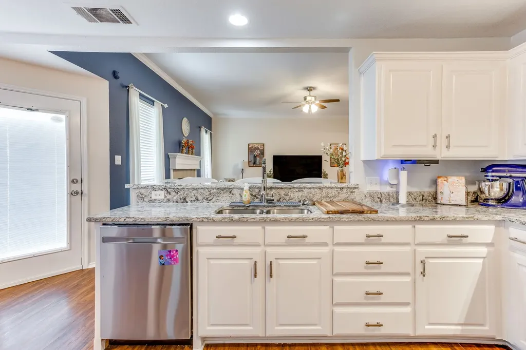1020 Thistle Meade Circle Burleson TX 76028