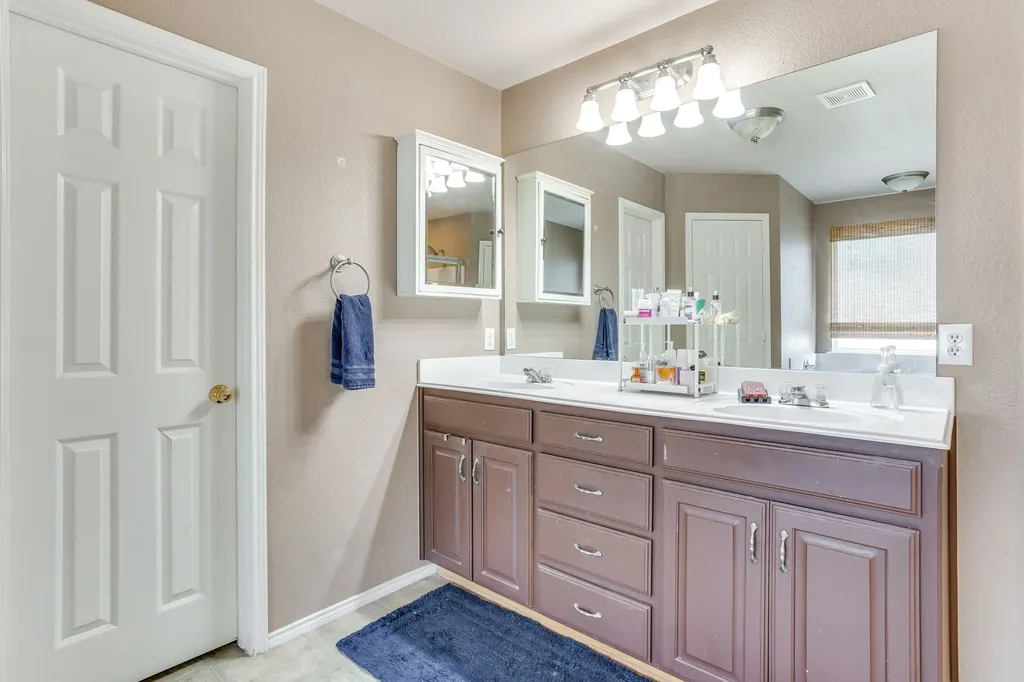 1020 Thistle Meade Circle Burleson TX 76028