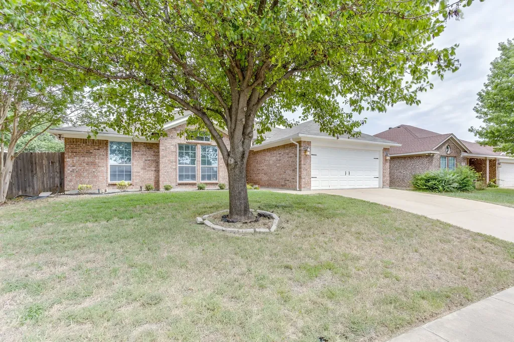 1020 Thistle Meade Circle Burleson TX 76028