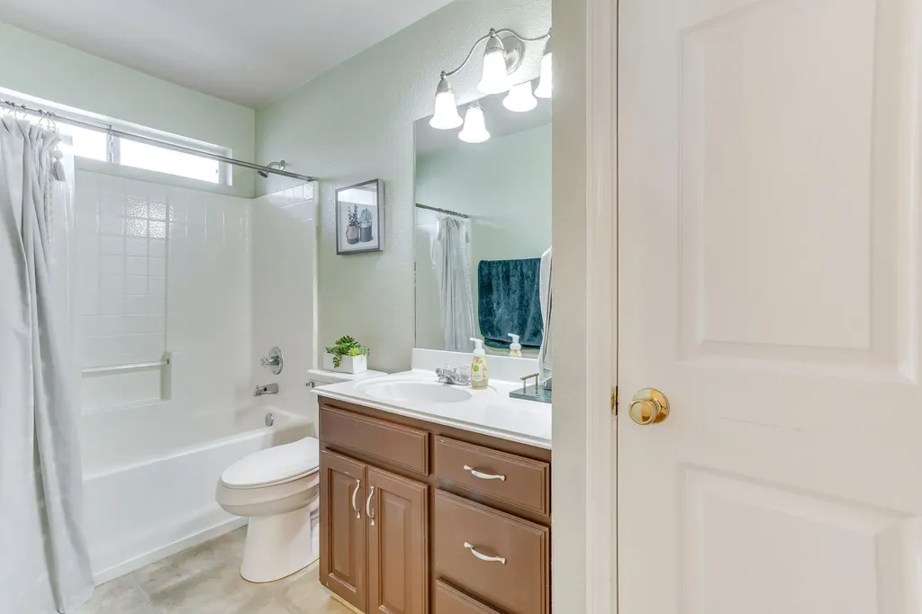 1020 Thistle Meade Circle Burleson TX 76028