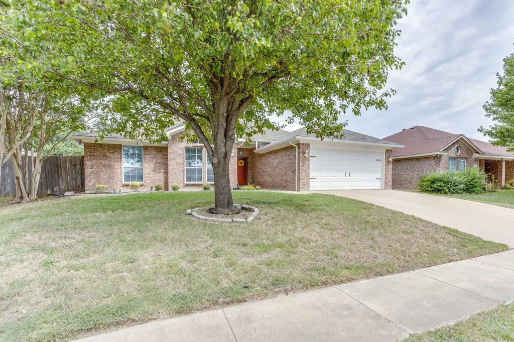 1020 Thistle Meade Circle Burleson TX 76028