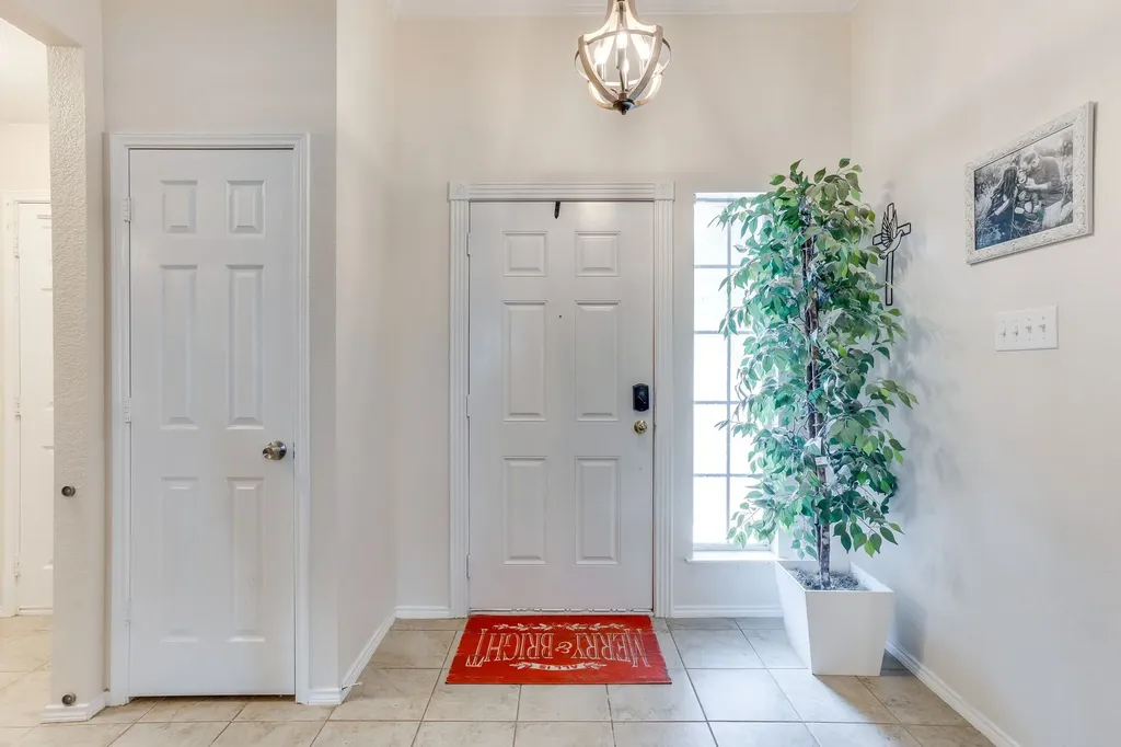 1020 Thistle Meade Circle Burleson TX 76028