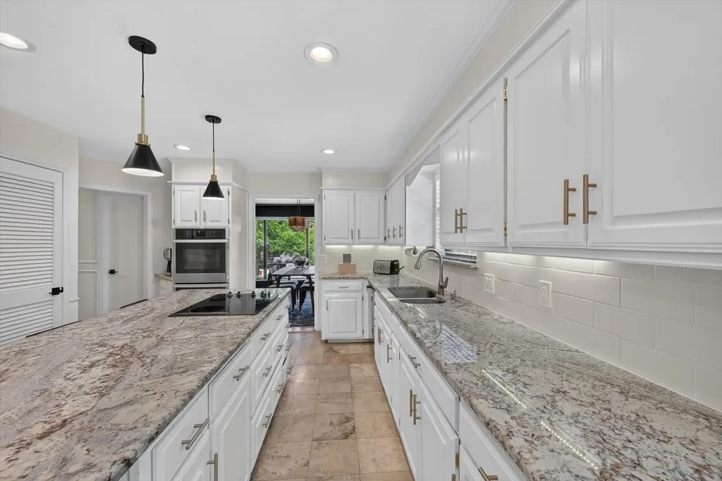 2304 Wakeforest Court Arlington TX 76012
