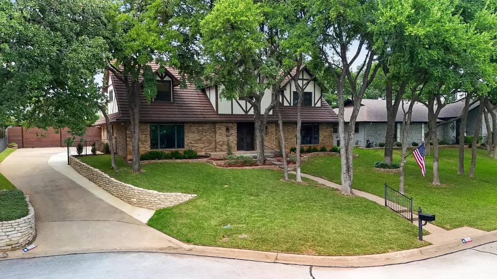 2304 Wakeforest Court Arlington TX 76012