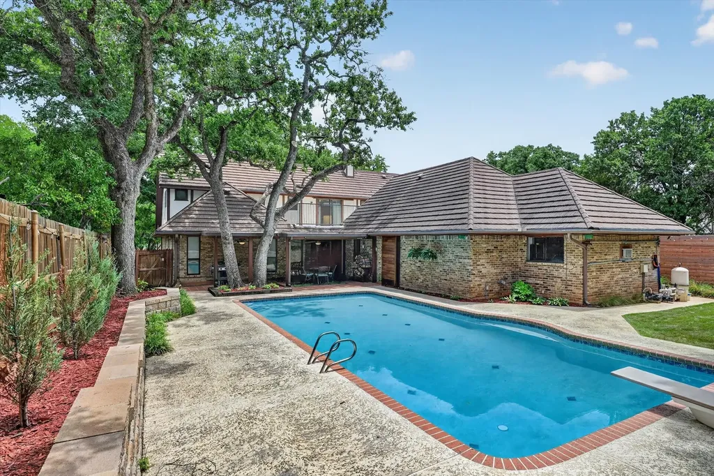 2304 Wakeforest Court Arlington TX 76012
