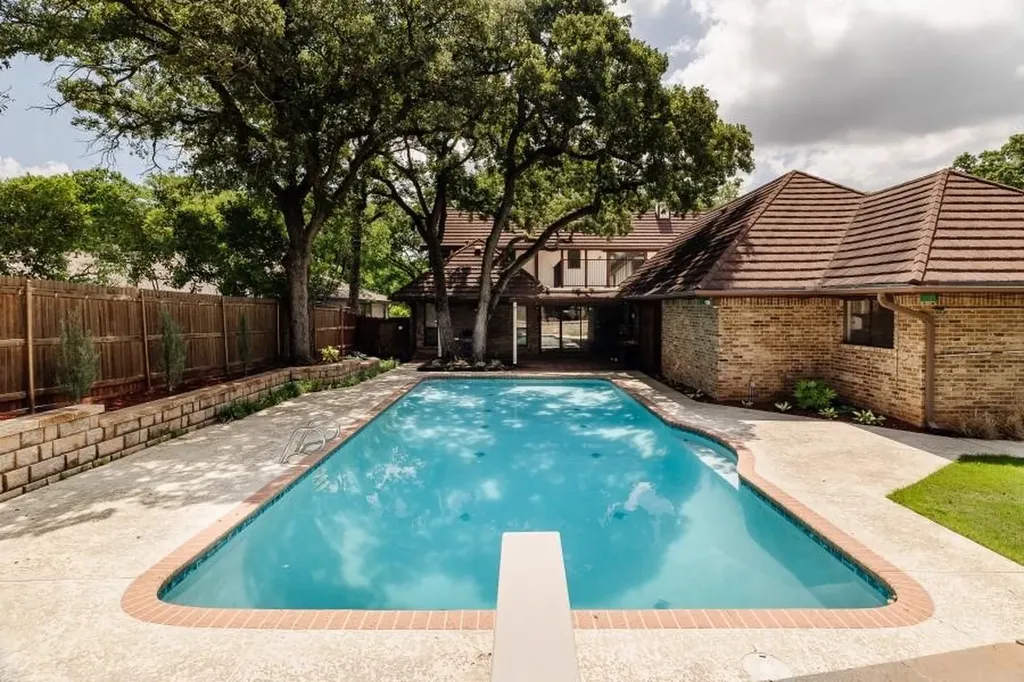 2304 Wakeforest Court Arlington TX 76012