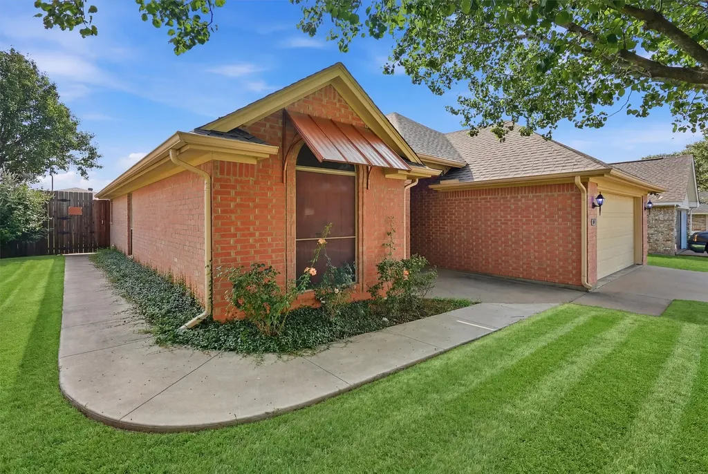 708 Hillcrest Drive Cleburne TX 76033