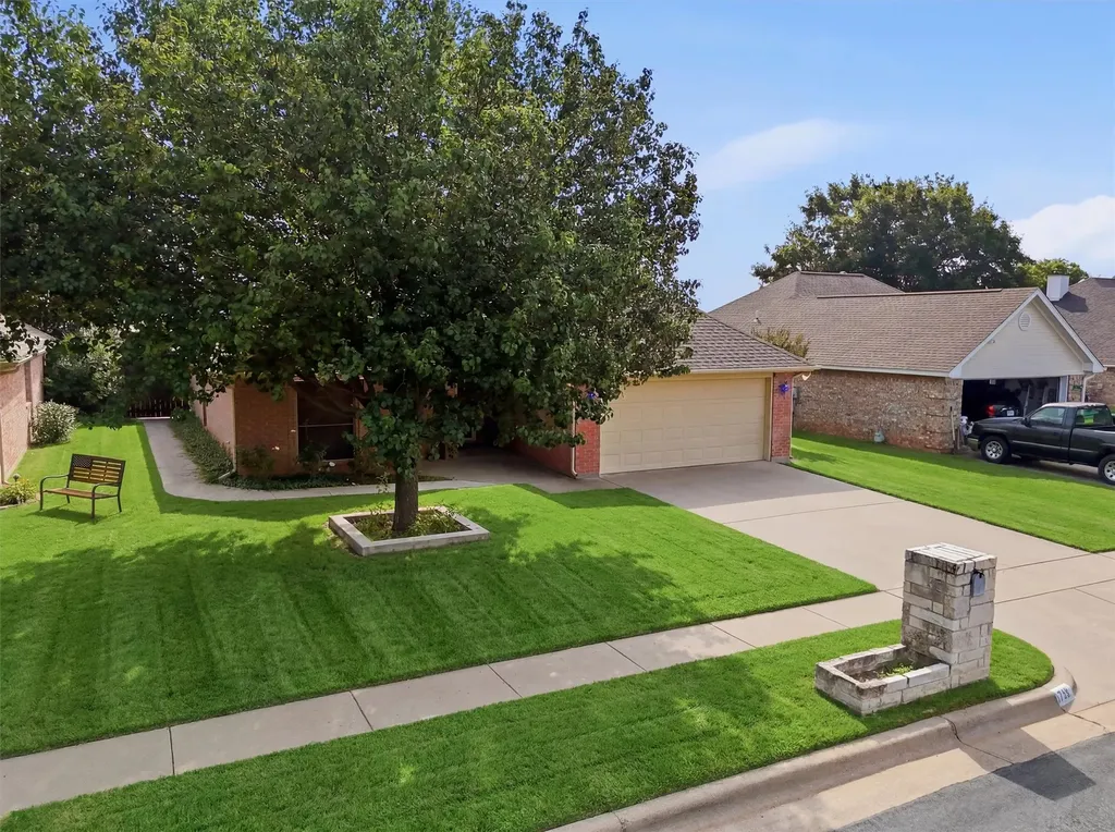 708 Hillcrest Drive Cleburne TX 76033