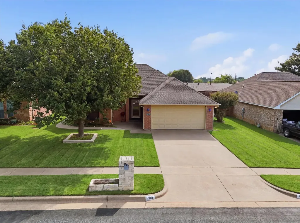 708 Hillcrest Drive Cleburne TX 76033