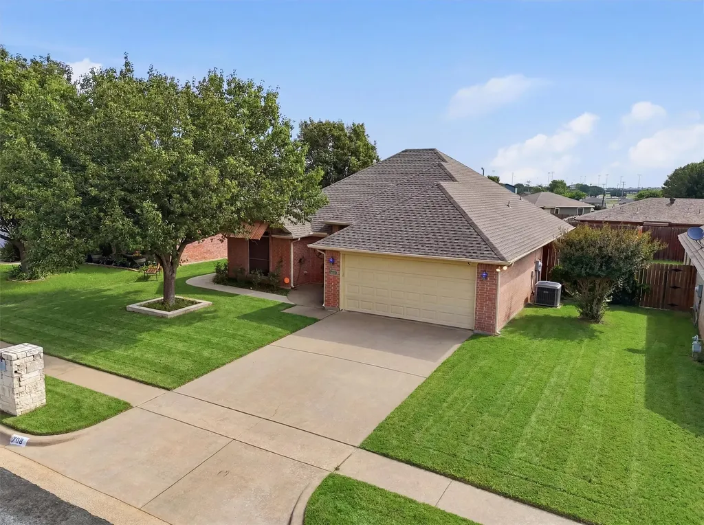 708 Hillcrest Drive Cleburne TX 76033