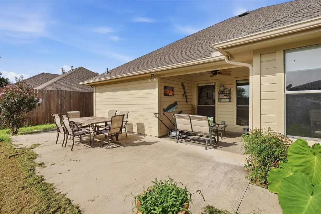 708 Hillcrest Drive Cleburne TX 76033