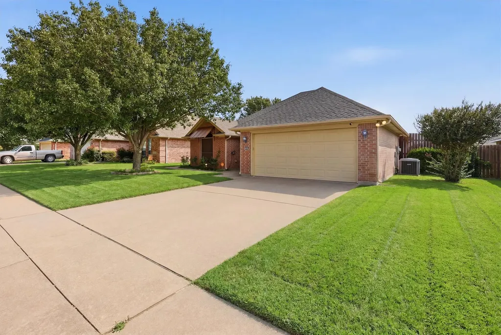 708 Hillcrest Drive Cleburne TX 76033