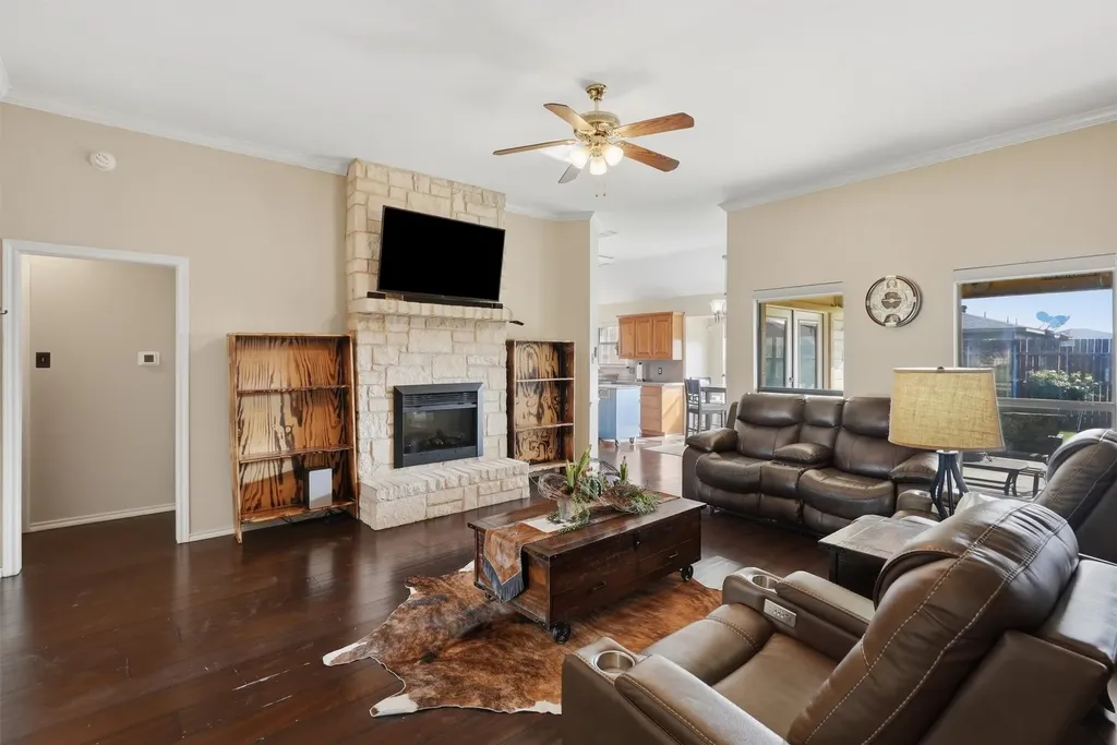 708 Hillcrest Drive Cleburne TX 76033